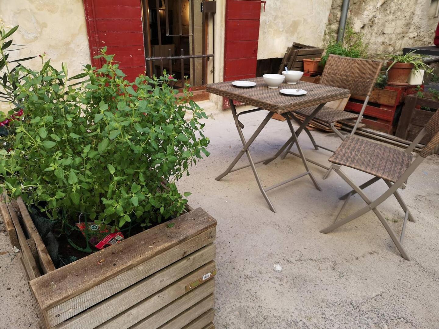 La Maison Des Hautures Arles Exteriör bild